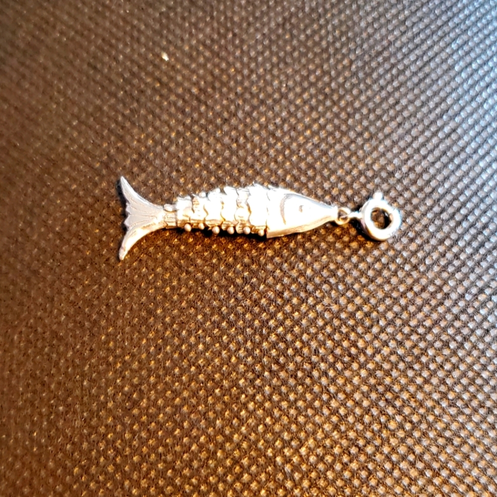 Fish Charm - Picture 2 of 2